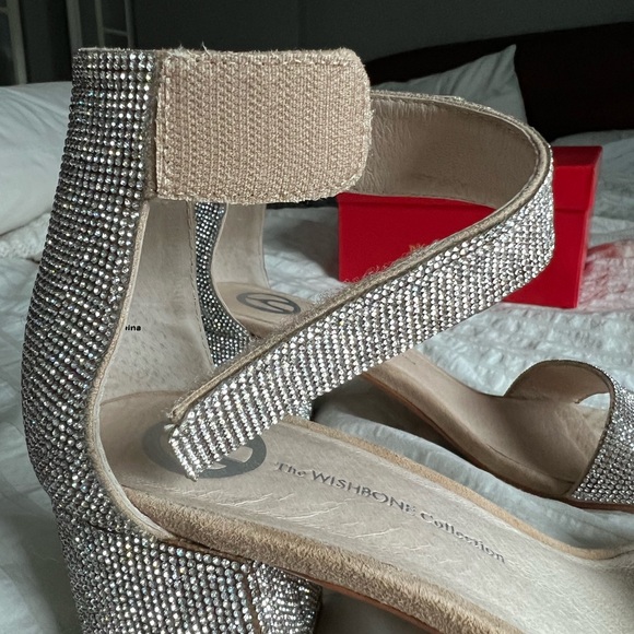 Brown’s The Wishbone Collection Arielle Suede and Rhinestone Heels- size 7.5 - Picture 5 of 14